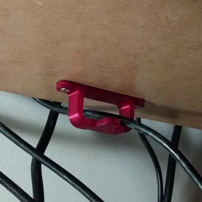 Ngàm kẹp dây cáp đàn hồi in liền khối (Print-in-place springy cable mount)