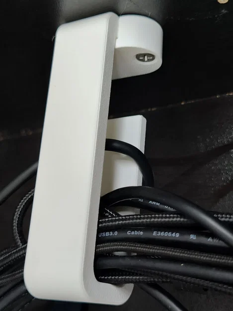 Kẹp giữ dây cáp đa năng (Multiple Cable Holder) gọn gàng cho bàn làm việc - Image 1