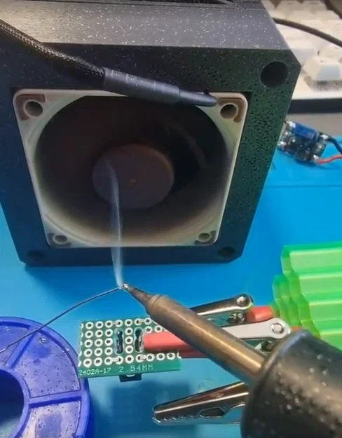 Máy lọc không khí và hút khói mini in 3D cho góc kỹ thuật - Image 2