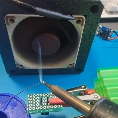 Máy lọc không khí và hút khói mini in 3D cho góc kỹ thuật