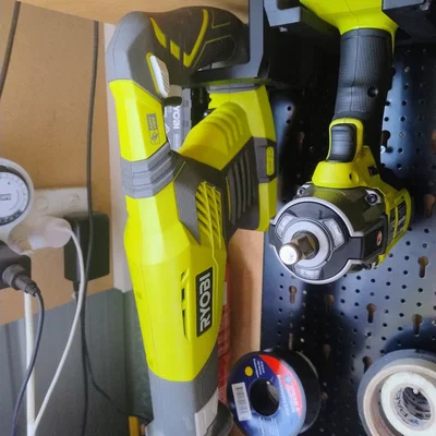 Giá treo máy cưa kiếm Ryobi (Reciprocating Saw) - Jerrari Remix