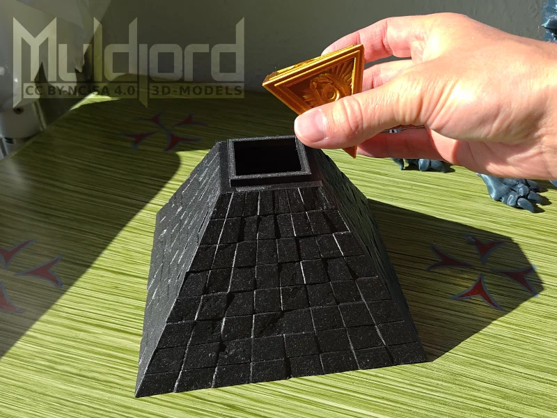 Hộp đựng kim tự tháp Illuminati (in 2 phần) - Image 2