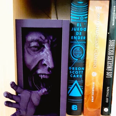 Mô hình trang trí kệ sách Dracula Book Nook in 3D ấn tượng