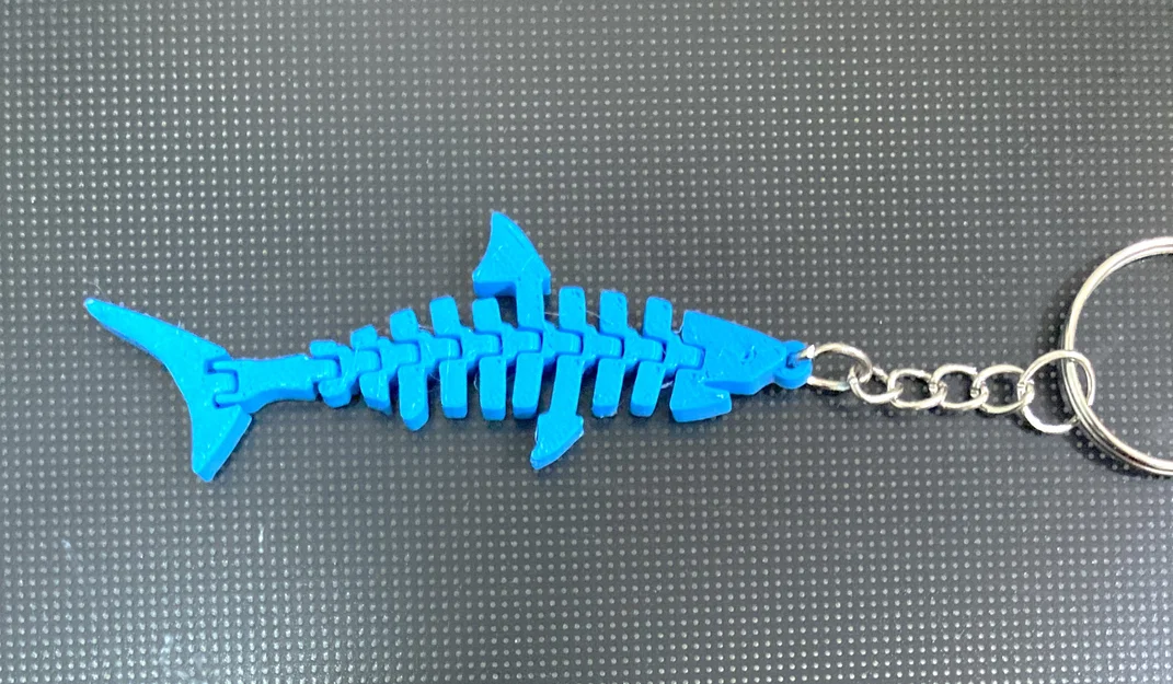 Móc khóa cá mập khớp nối (Articulated Shark Keychain) - Image 1