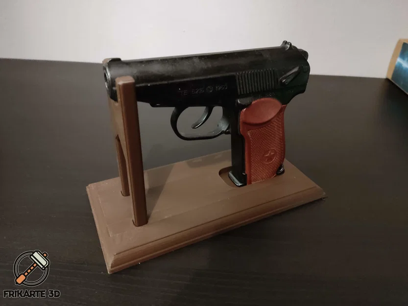 Chân Đế Trưng Bày Súng Makarov (Makarov Gun Display) - Image 1