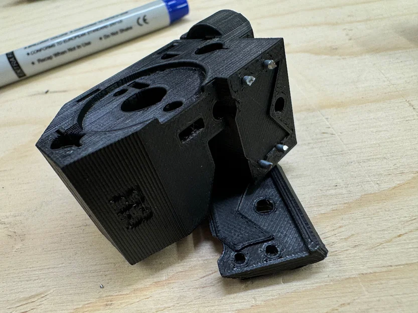 Bộ chọn MMU3 cải tiến với chốt kim loại giữ lưỡi cắt filament - Image 1