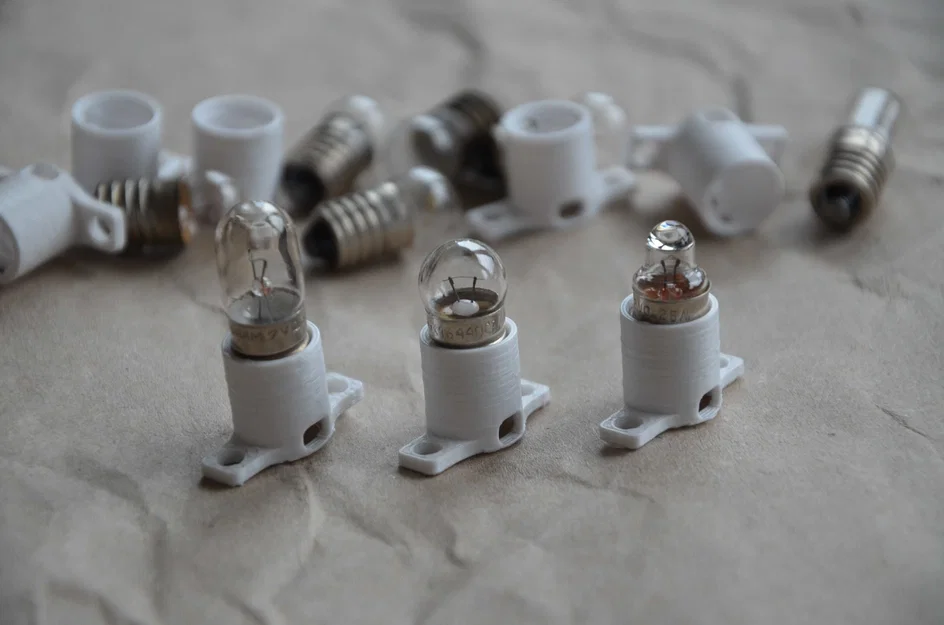 Đui đèn E10 (E10 Lamp Socket) in 3D - Image 2