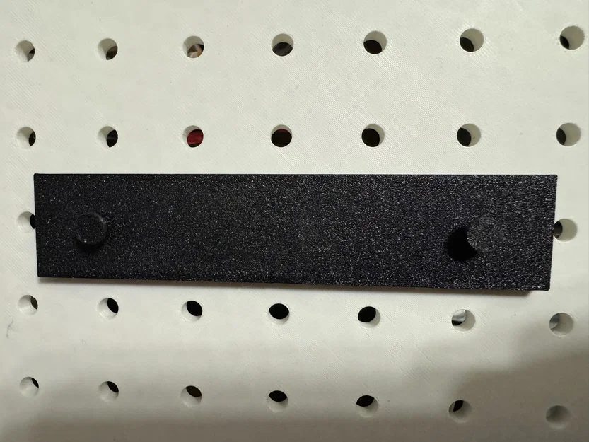 Giá treo pegboard cho sạc pin Dewalt 12V/20V (DCB107) - Image 1