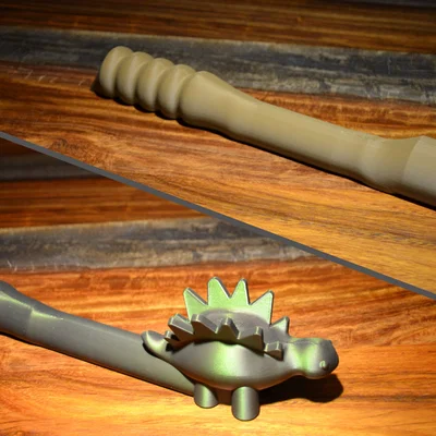 Cây Gãi Lưng Khủng Long (Dinosaur Back Scratcher)