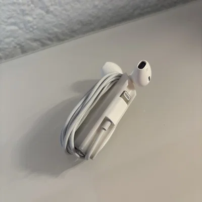 Giá đỡ và cuốn dây tai nghe Apple EarPods (Lightning) in 3D