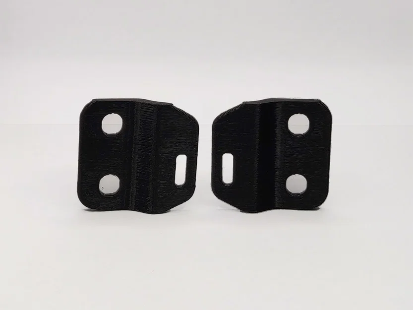 Giá treo Power Strip cho bàn Uplift Desk - Image 1