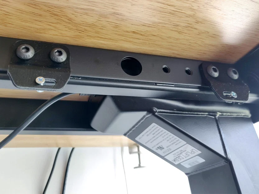 Giá treo Power Strip cho bàn Uplift Desk - Image 3