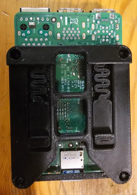 Ngàm DIN low profile offset cho Raspberry Pi 3B/4/5, kẹp DIN chặt hơn (kèm STEP) - Image 1