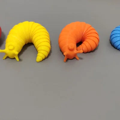 Sên Khớp Dễ Thương – 4 Phiên Bản Theo Mùa