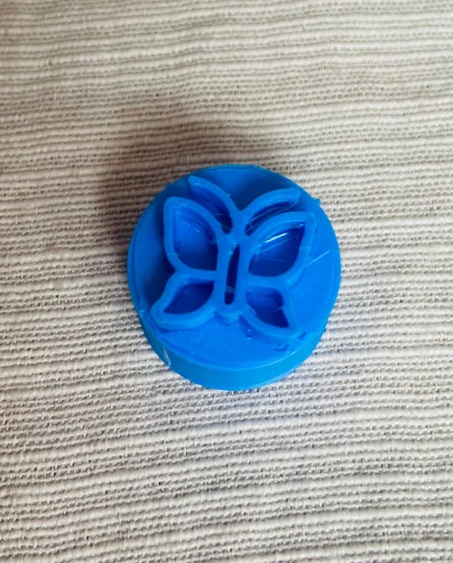 Con dấu hình bướm 3D (Butterfly Stamp) in thủ công trên đất sét - Image 1