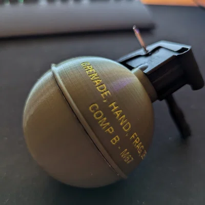 Mô hình lựu đạn M67 in 3D đa màu sắc