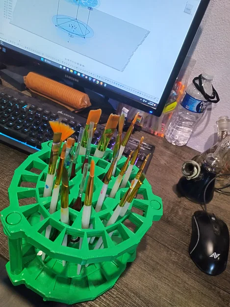 Giá đỡ cọ vẽ xoay 3D tiện lợi cho góc làm việc sáng tạo - Image 1