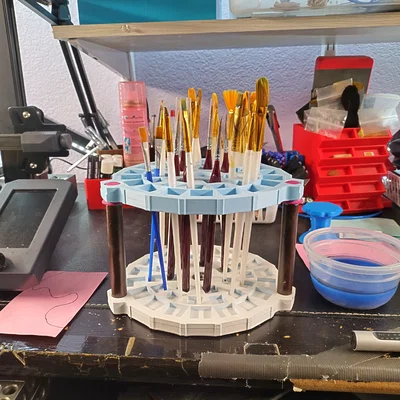 Giá đỡ cọ vẽ xoay 3D tiện lợi cho góc làm việc sáng tạo