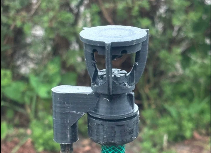Đầu phun tưới cây tự động Garden Wobble Sprinkler cho cọc 8mm - Image 1