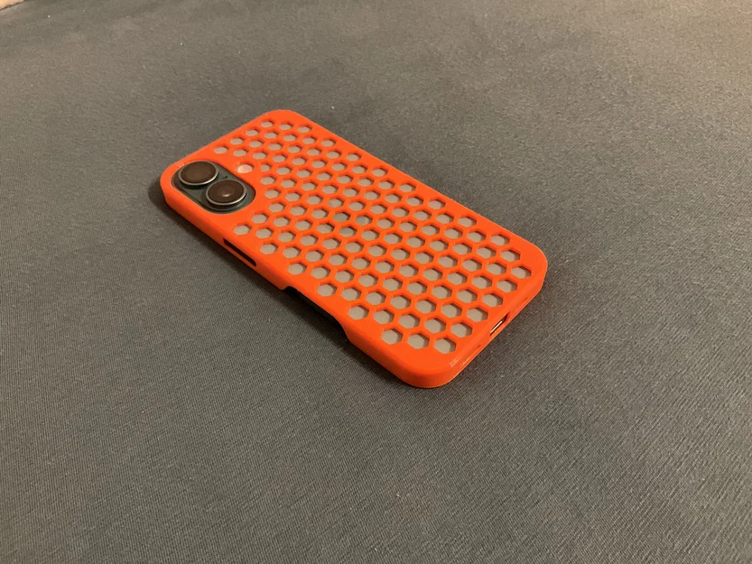 Ốp lưng iPhone 16 thiết kế hình lục giác in 3D tinh tế - Image 1