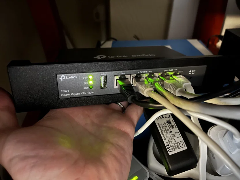 Adapter gắn rack cho thiết bị TP-Link Omada (ER605/OC200) - Image 2