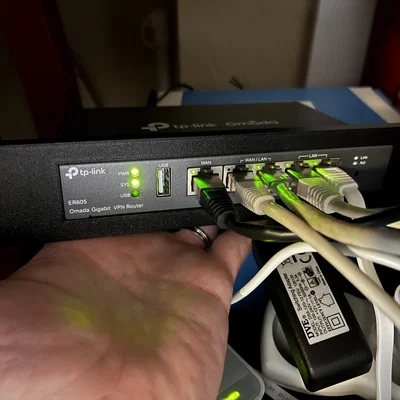 Adapter gắn rack cho thiết bị TP-Link Omada (ER605/OC200)