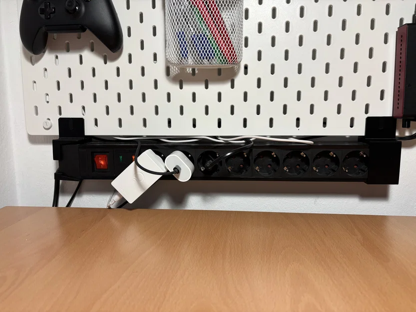 Giá treo ổ cắm điện dưới bảng Skadis - Gọn gàng, tinh tế - Image 1