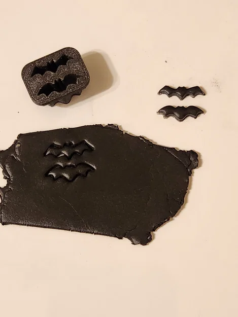 Khuôn cắt polymer clay | Ma đội vòng hoa kèm khuôn dơi nhỏ - Image 2