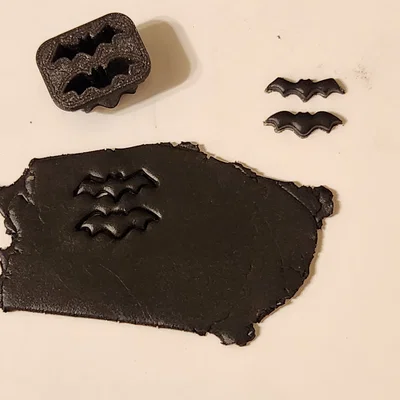 Khuôn cắt polymer clay | Ma đội vòng hoa kèm khuôn dơi nhỏ