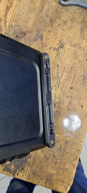 Giá treo (Halterung) cho sạc Makita DC18RD - Image 3