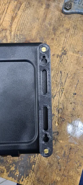 Giá treo (Halterung) cho sạc Makita DC18RD - Image 5