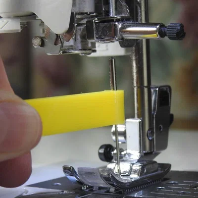 Dụng cụ hỗ trợ gắn/tháo kim máy may (Sewing Machine Needle Tool)