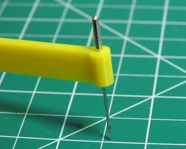 Dụng cụ hỗ trợ gắn/tháo kim máy may (Sewing Machine Needle Tool) - Image 2