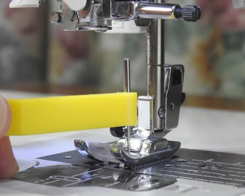 Dụng cụ hỗ trợ gắn/tháo kim máy may (Sewing Machine Needle Tool) - Image 3