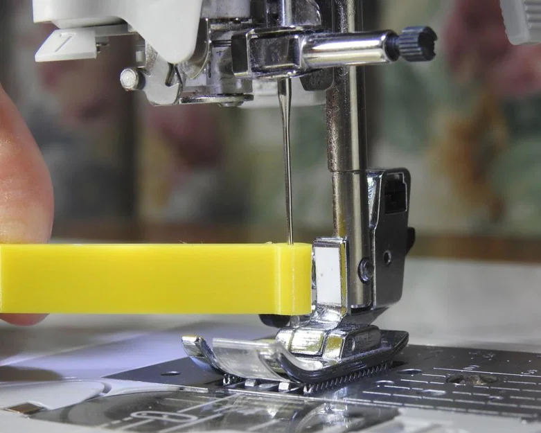 Dụng cụ hỗ trợ gắn/tháo kim máy may (Sewing Machine Needle Tool) - Image 6