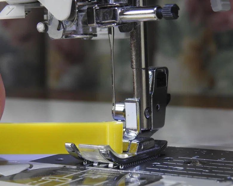 Dụng cụ hỗ trợ gắn/tháo kim máy may (Sewing Machine Needle Tool) - Image 7