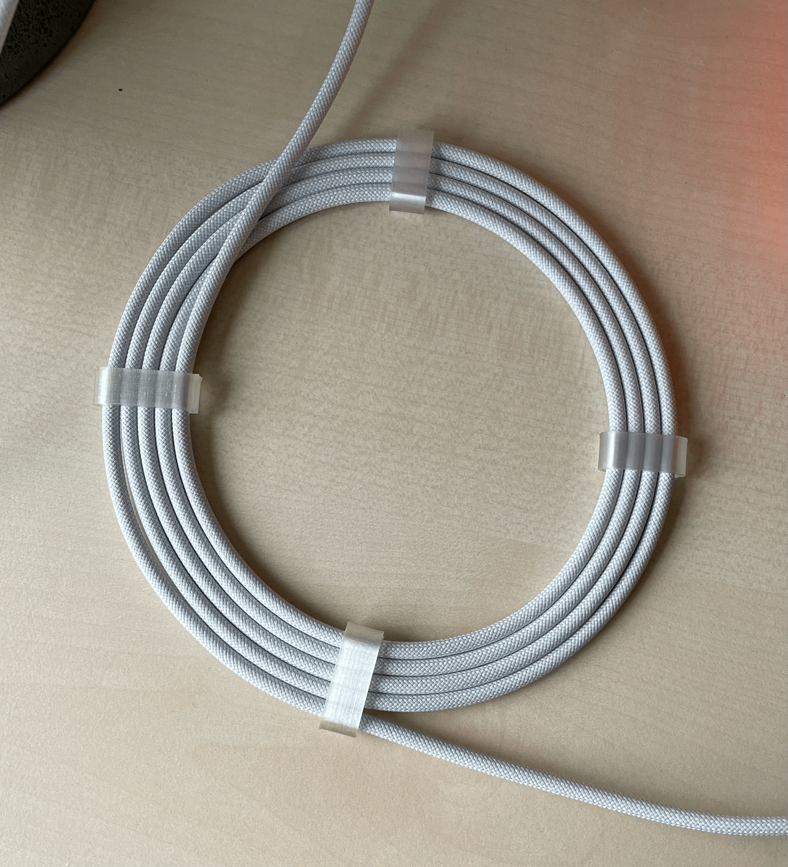 Kẹp giữ dây cáp MacBook dạng parametric - Thumbnail 1