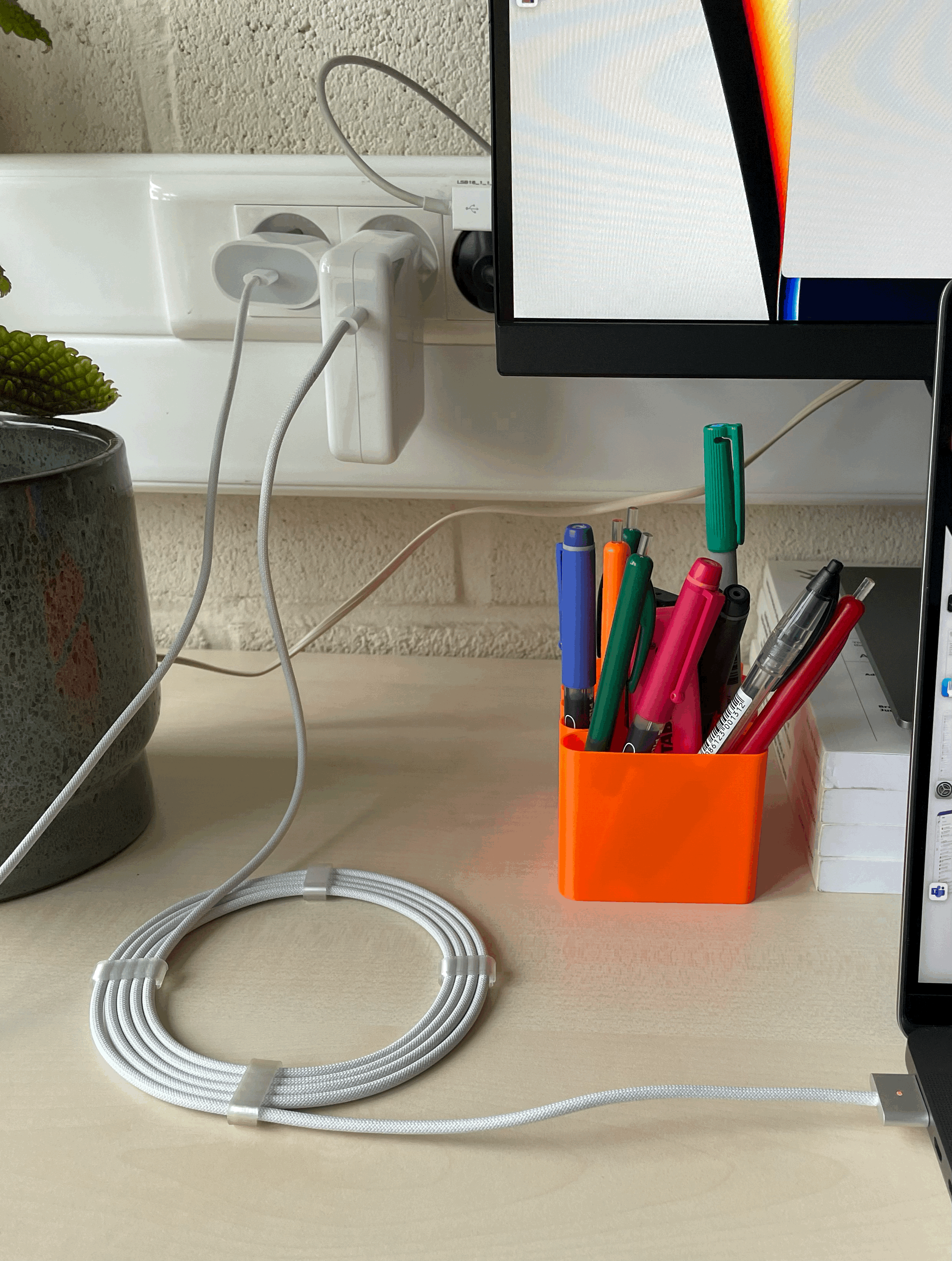 Kẹp giữ dây cáp MacBook dạng parametric - Thumbnail 2