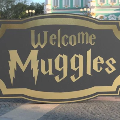Bảng hiệu Welcome Moggles phong cách Harry Potter