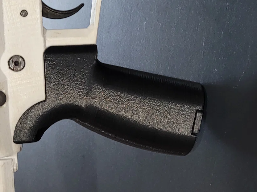 Tay cầm AR-15 góc giảm MIG 1.1 có ngăn chứa (MIG Reduced Angle AR 15 style Grip) - Image 1