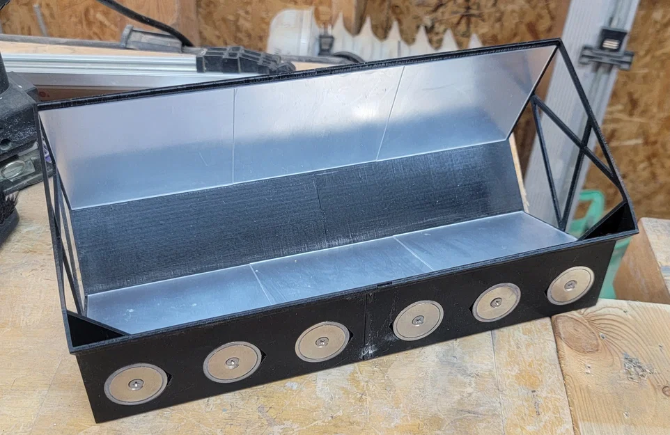 Lăng kính camera tailgate Cybertruck (Cybertruck Tailgate Camera Prism) - Image 1