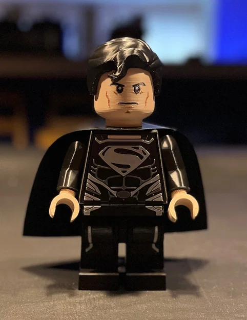 Black Suit Superman Brick MegaFigure (Tỉ lệ 5:1) - Image 1