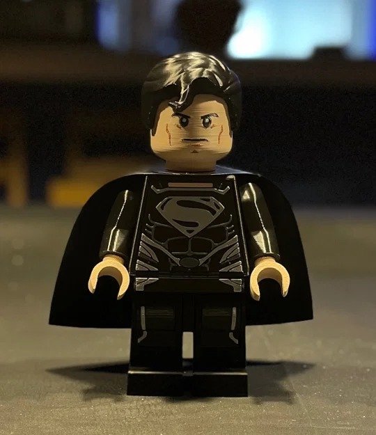 Black Suit Superman Brick MegaFigure (Tỉ lệ 5:1) - Image 3
