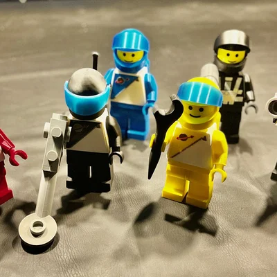 Brick MegaFigures Blacktron / Futuron (Tỉ lệ 5:1) - Phi hành gia Space 1988