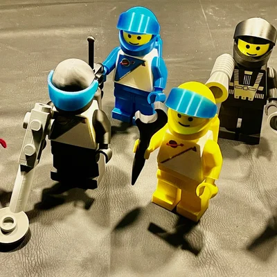 Brick MegaFigures Blacktron / Futuron (Tỉ lệ 5:1) - Phi hành gia Space 1988