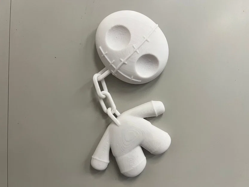 Mô hình búp bê Voodoo có xích độc đáo cho mùa Halloween - Image 1