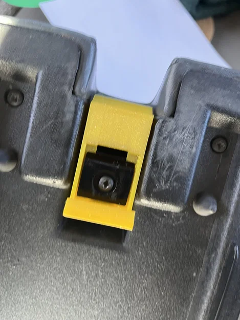 Chốt khóa bệ tì tay trung tâm Jeep Cherokee 84-96 - Image 3