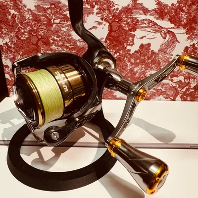 Giá đỡ máy câu cá (Fishing Reel Holder) - Giải pháp lưu trữ hiệu quả