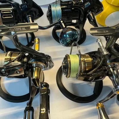 Giá đỡ máy câu cá (Fishing Reel Holder) - Giải pháp lưu trữ hiệu quả