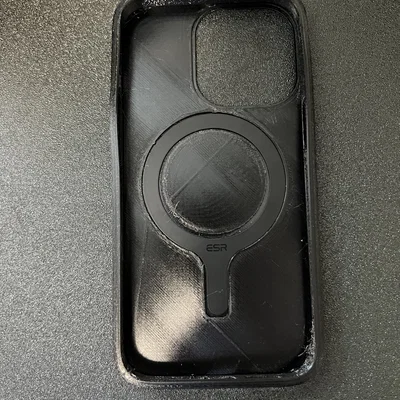 Ốp iPhone 13 Pro có bảo vệ camera và vòng MagSafe